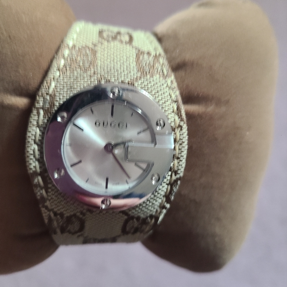 Authentic Gucci watch with box